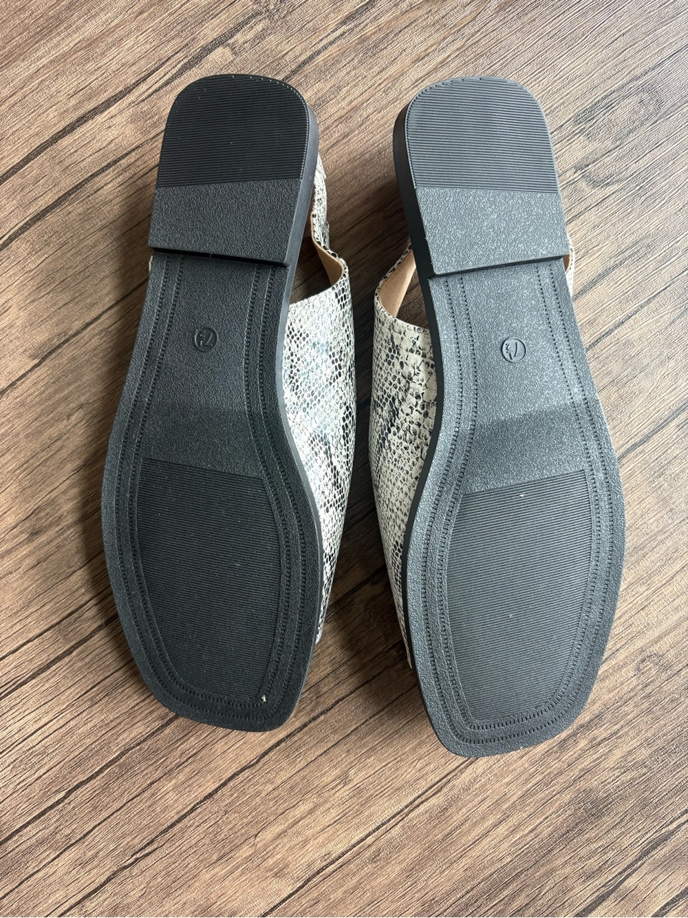 Journee Snakeskin Slingback Sandals (NWT) 7.5 - Picture 3 of 4